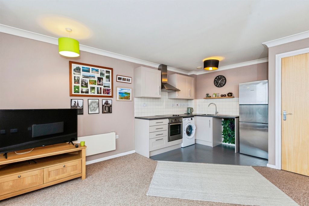 Property photo 2 of 11