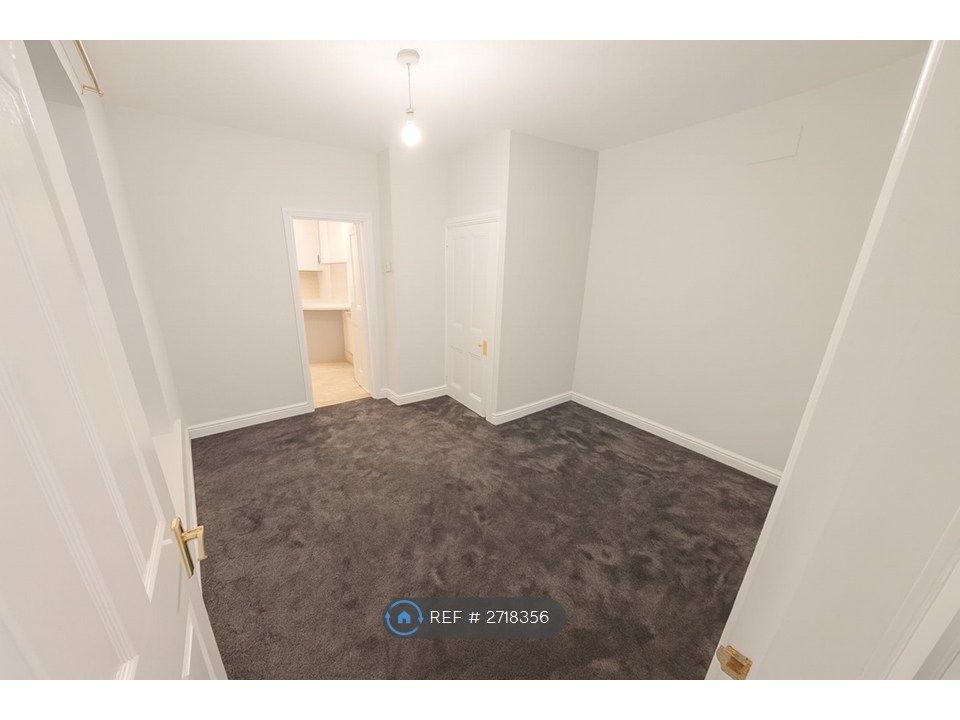 Property photo 3 of 6 Living Area