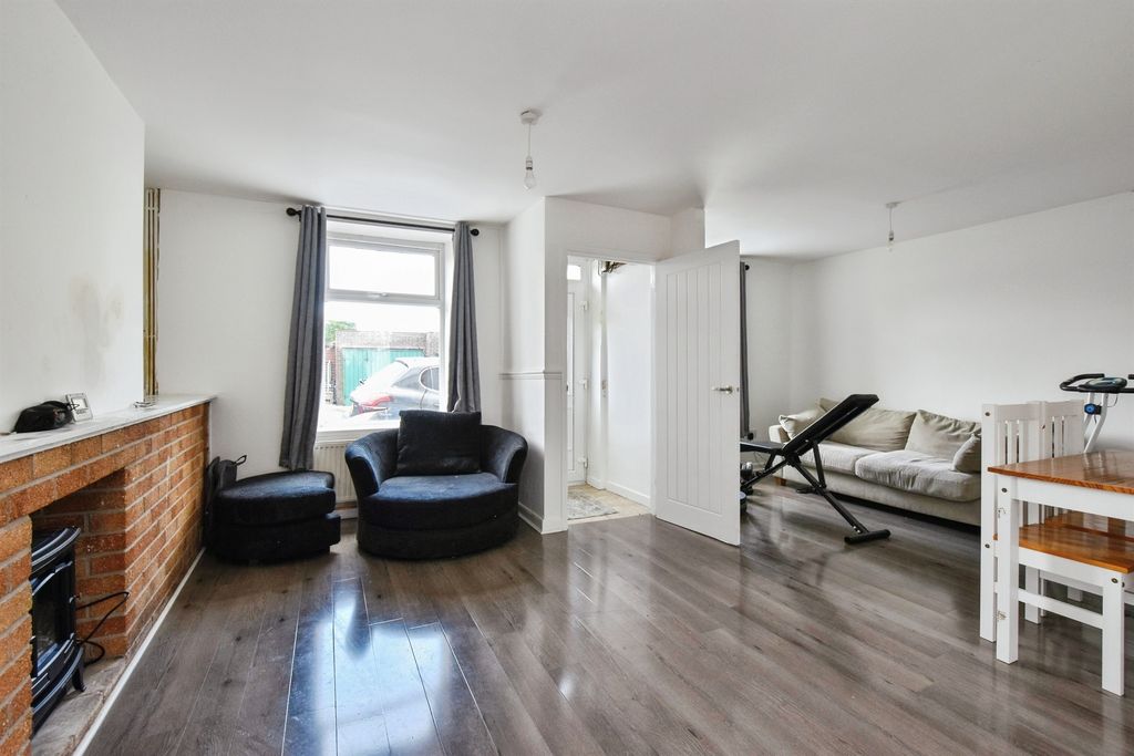 Property photo 2 of 17