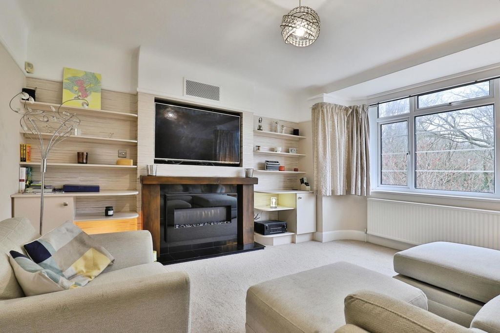 Property photo 3 of 25 Pbox-Img.Jpg