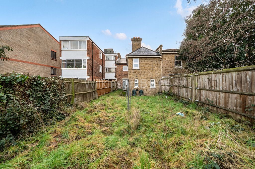 Property photo 2 of 12