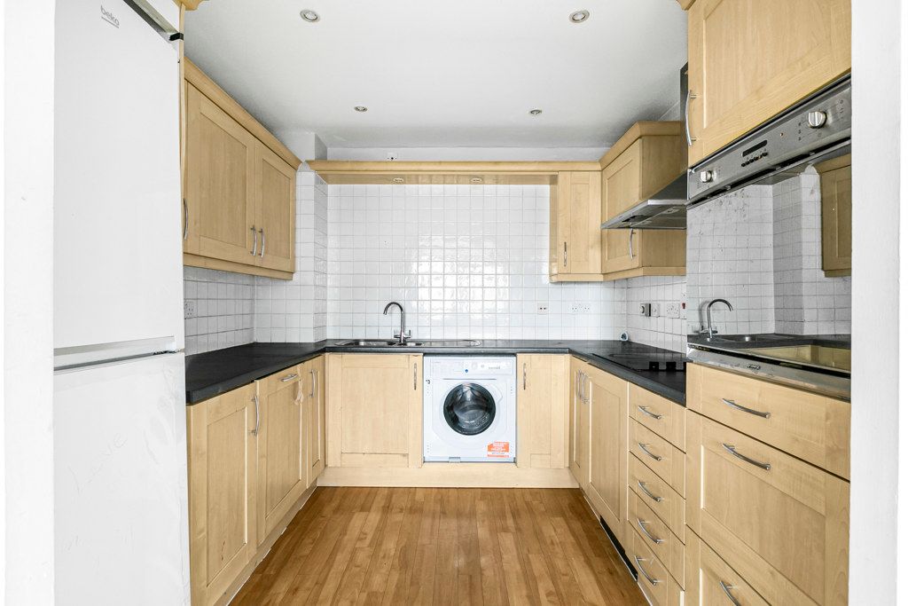 Property photo 3 of 10 Kitchen