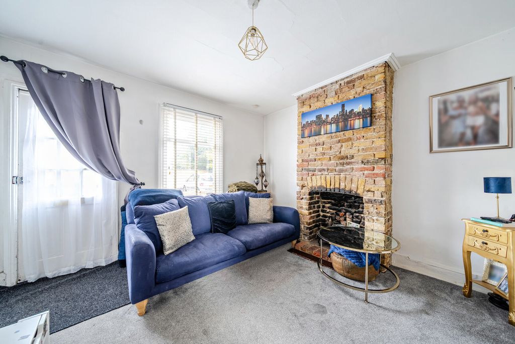 Property photo 3 of 12 1-699599E7Be774-1...