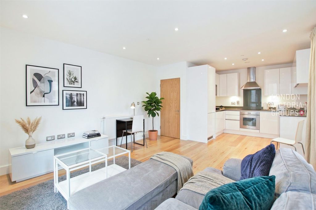 Property photo 3 of 9 1-7435.Jpg