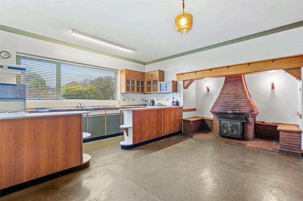 Property photo 3 of 21 Kitchen