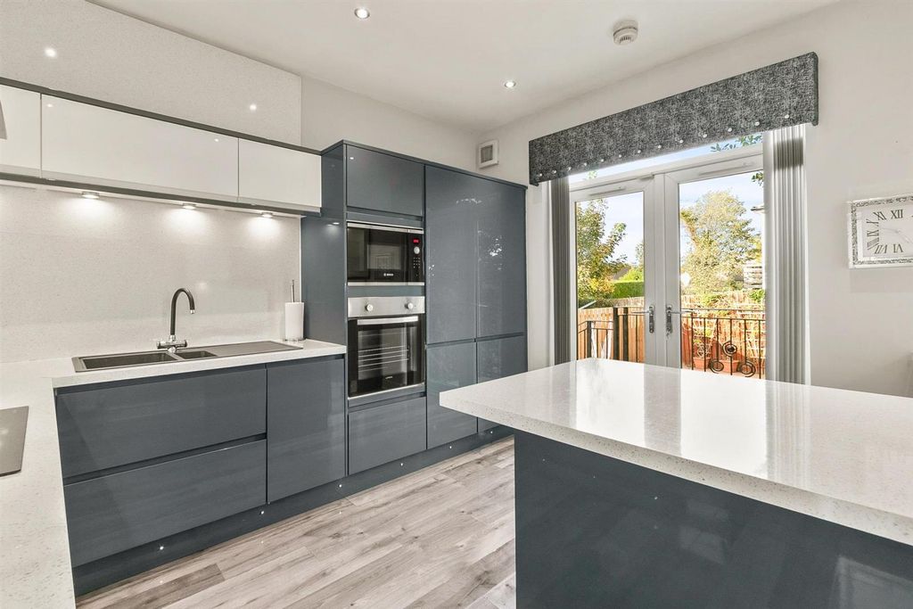 Property photo 3 of 25