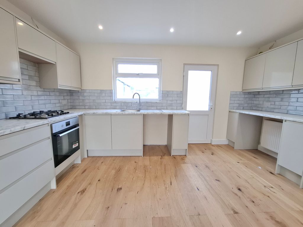 Property photo 2 of 10 Exterior