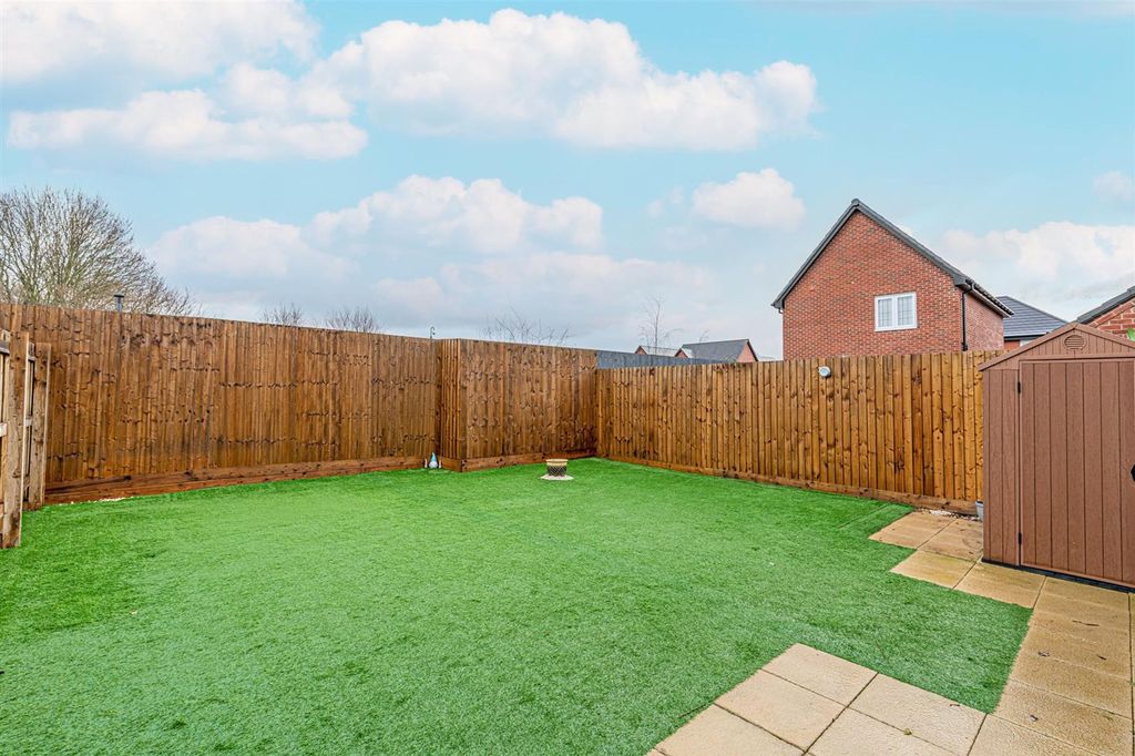 Property photo 3 of 13 Garden