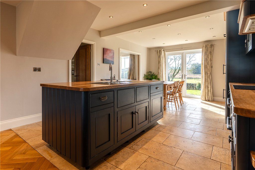 Property photo 2 of 18 Kitchen