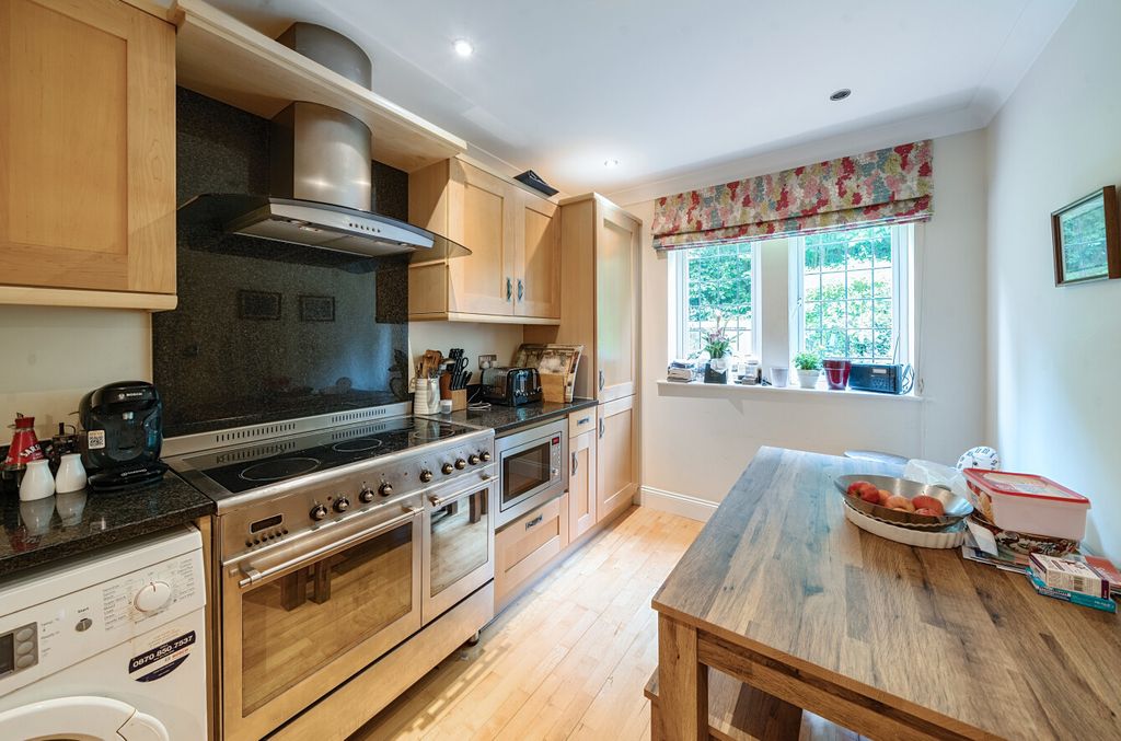 Property photo 3 of 10 1296885-1-682B95c...
