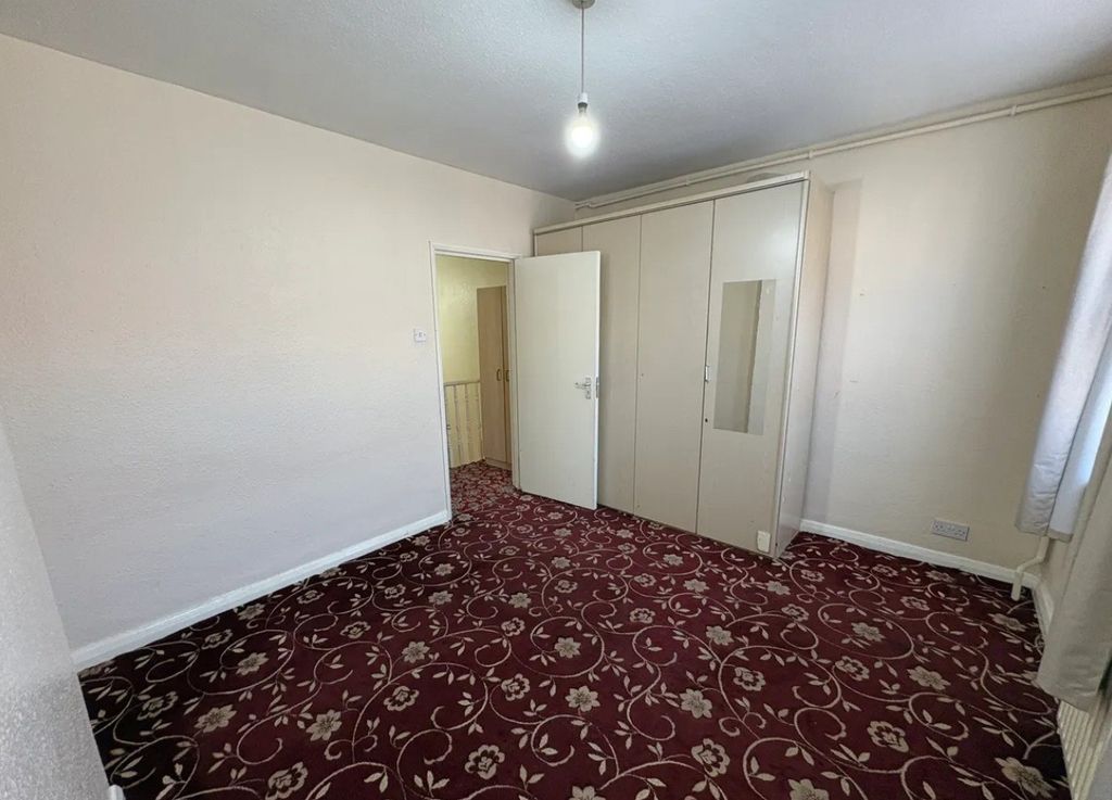 Property photo 1 of 10 3 Bed Terraced House To Rent Spencer Street, Southall Ub2 5Bh