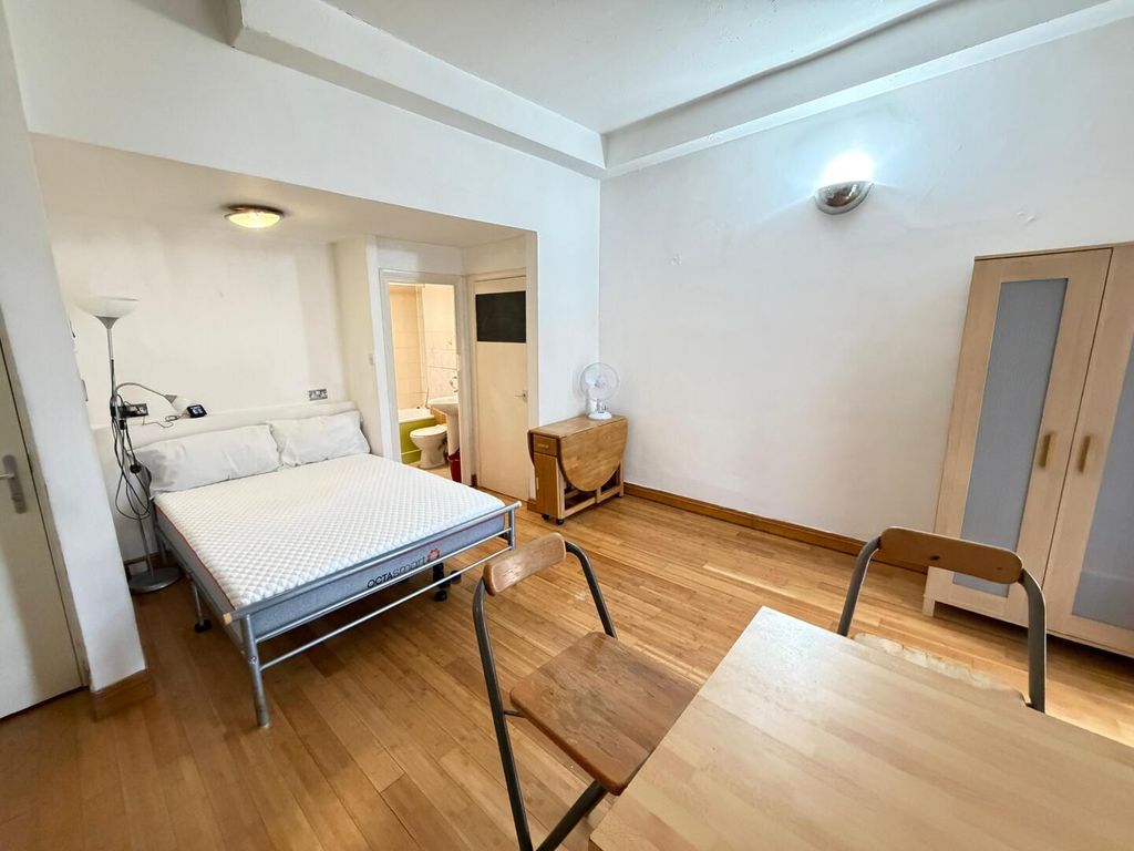 Property photo 3 of 7 Bedroom