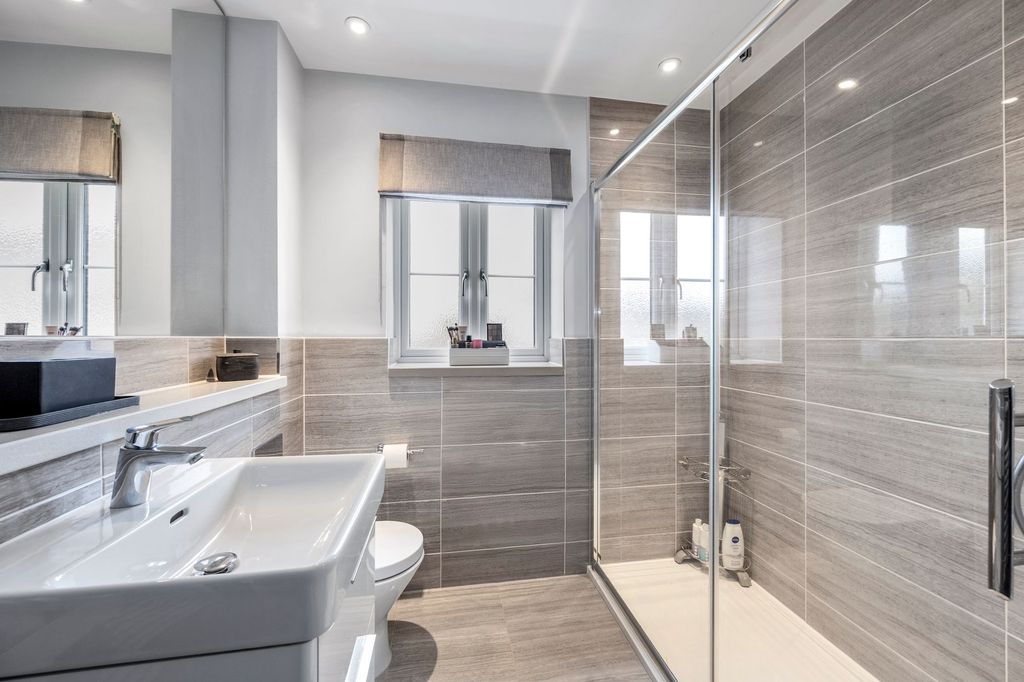 Property photo 3 of 17 En-Suite