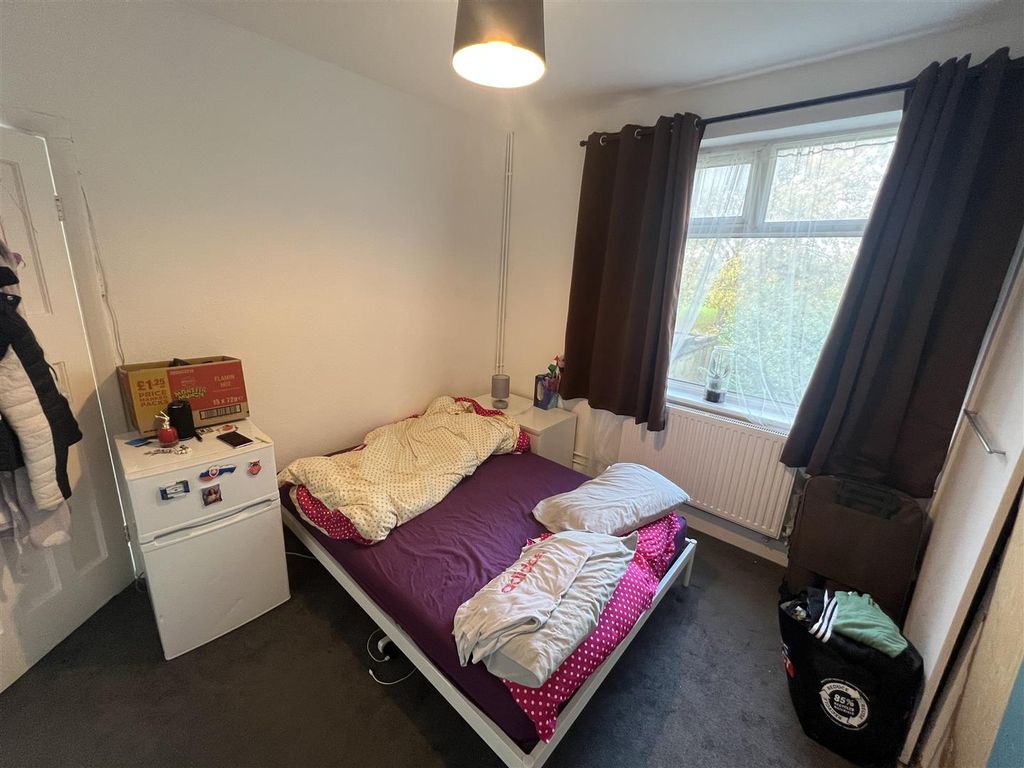 Property photo 2 of 7 Bedroom 1.Jpg
