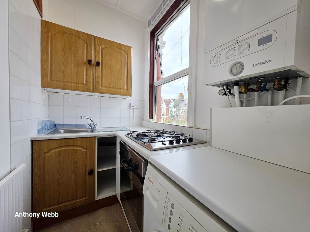 Property photo 2 of 7 Kitchen