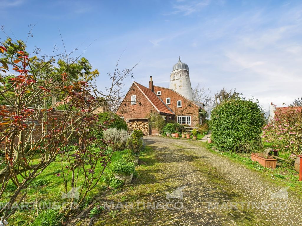 Property photo 1 of 32 Cam02406G0-Pr0430-Still077