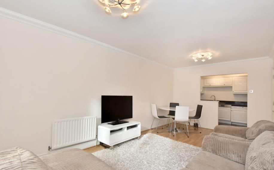 Property photo 3 of 6 14 - 95 Avenue Road 3 27.10.Png