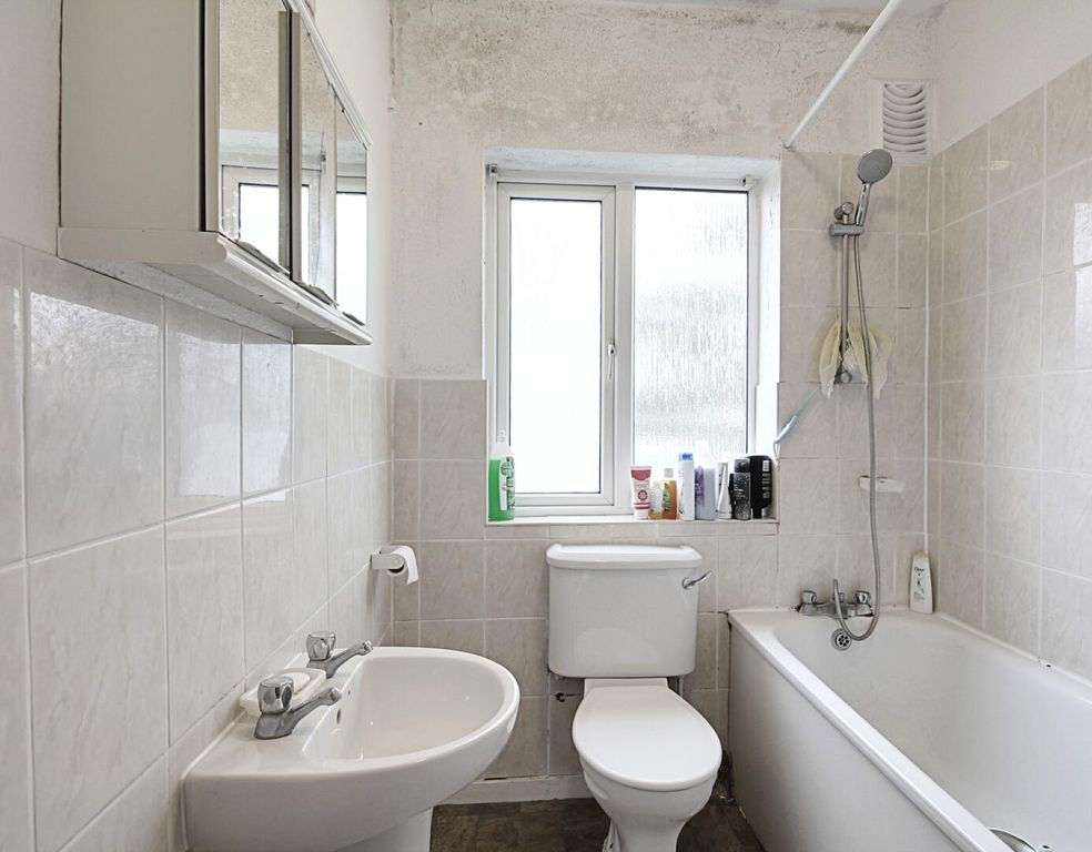 Property photo 2 of 8 Bathroom