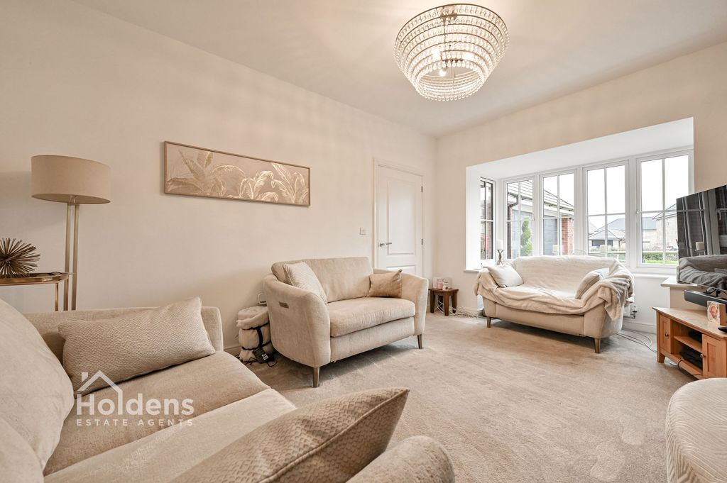 Property photo 3 of 28