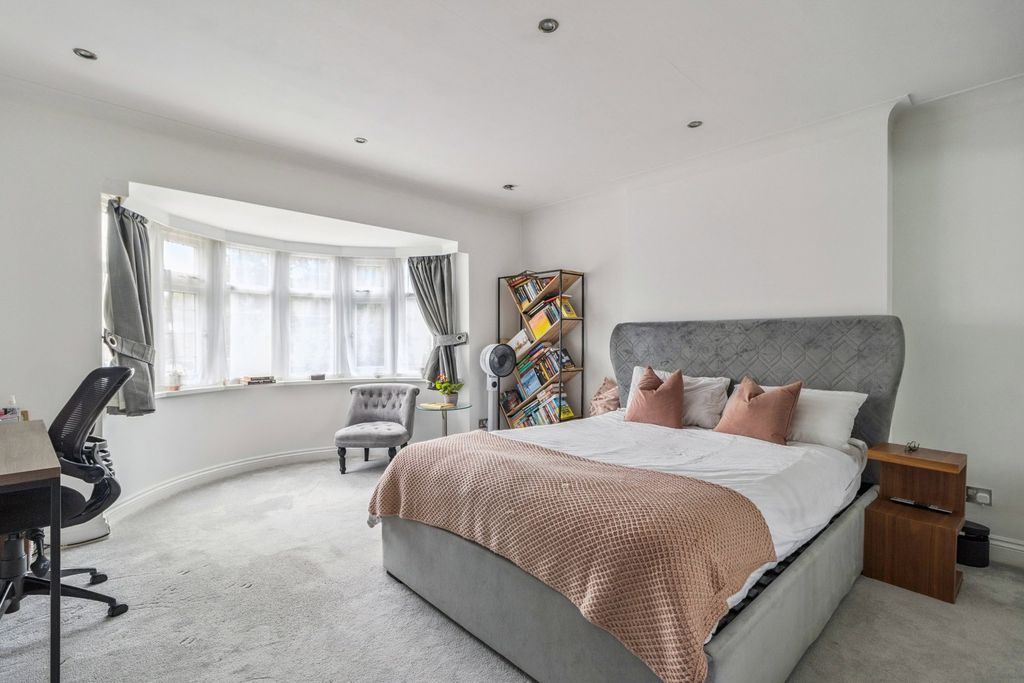 Additional image 13 of 5 bed detached house for saleWoodhall Avenue, Pinner HA5