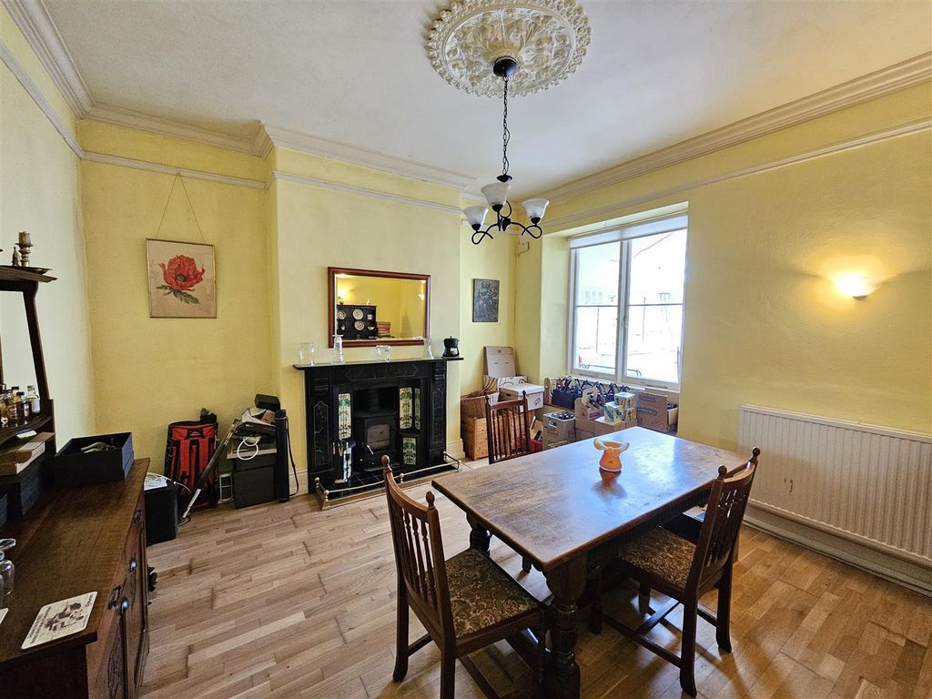 Property photo 3 of 26 Dining Room.Jpg