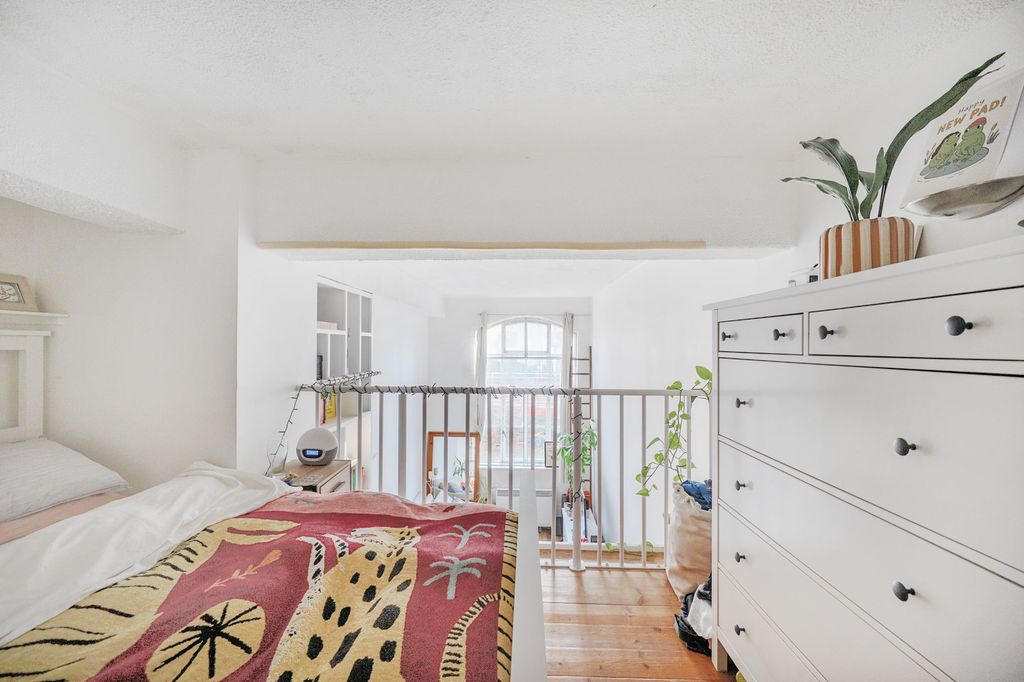 Property photo 3 of 15 Bedroom