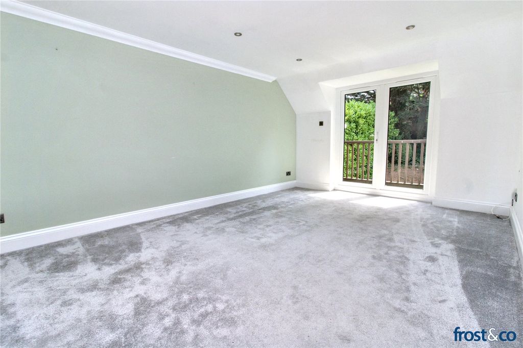 Property photo 2 of 9 Picture No. 14