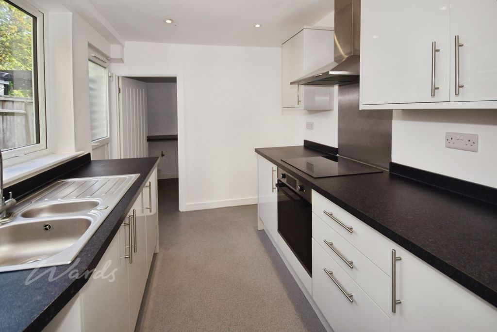 Property photo 2 of 9 Dale Kitchen