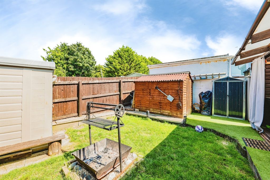 Property photo 3 of 25