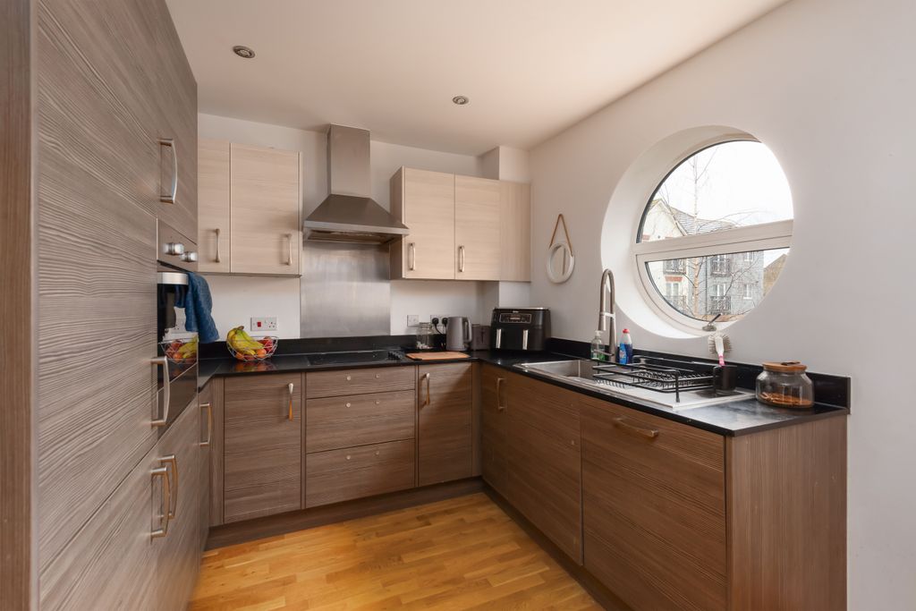 Property photo 3 of 12 Kitchen
