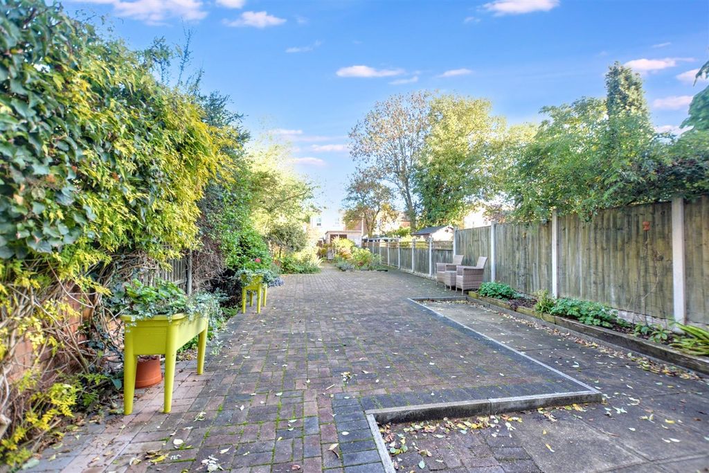 Property photo 2 of 27 Outside