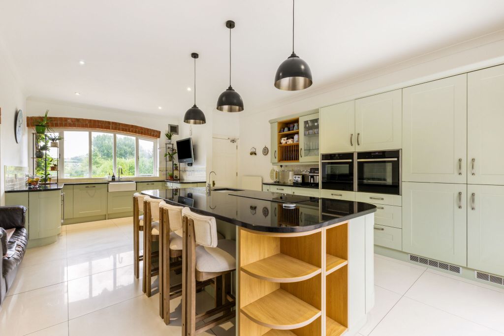 Property photo 2 of 18