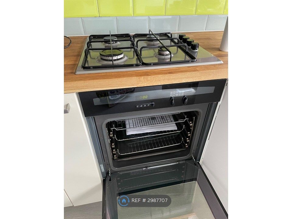 Property photo 3 of 16 Oven And Hob