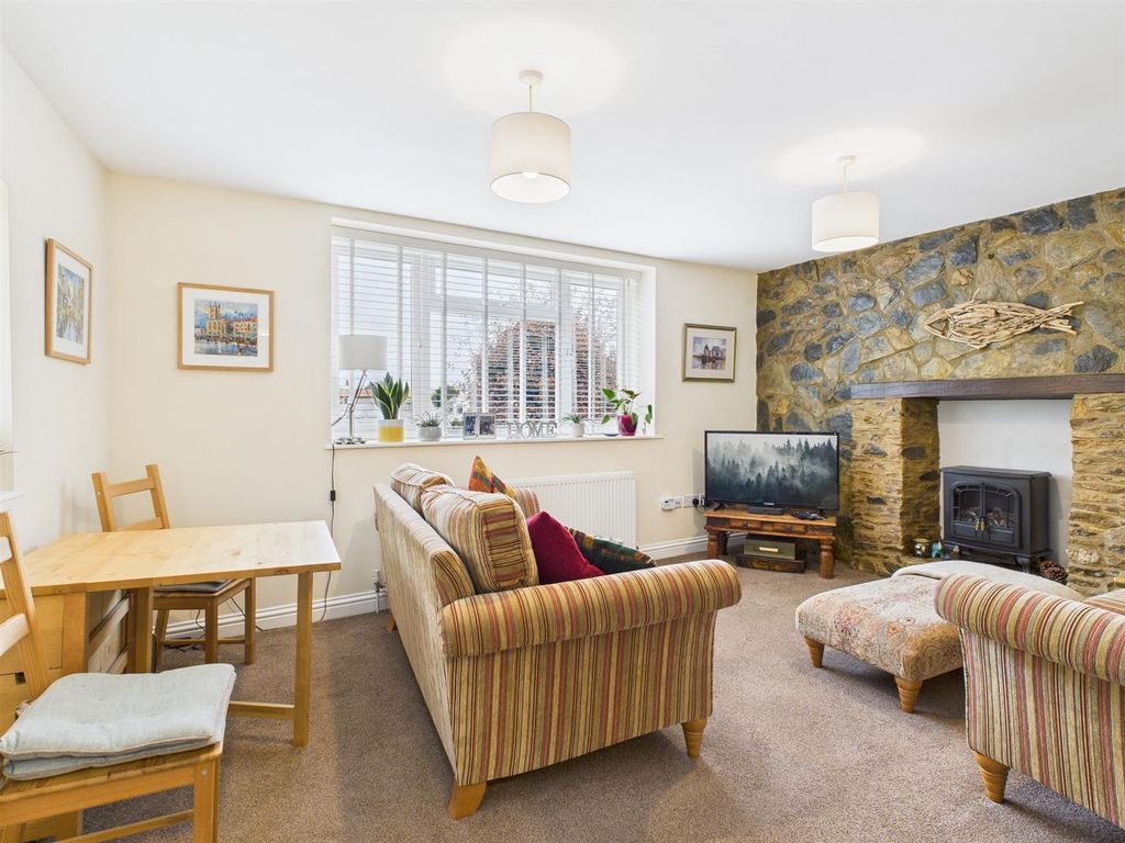 Property photo 3 of 24 Old Engine Tenement Living Room