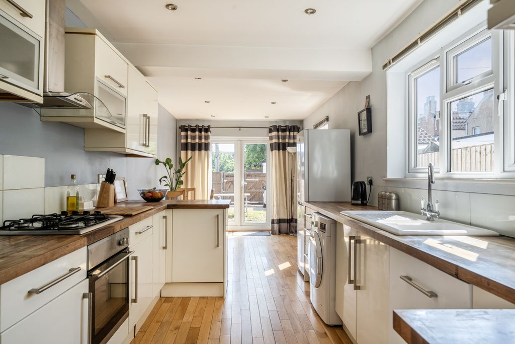 Property photo 2 of 12 1465914106A16Be23d92Ec