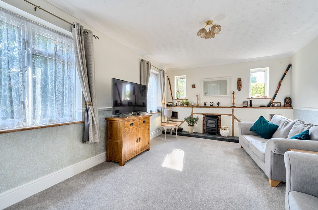 Property photo 2 of 17 1358406-16-68d3Ca...