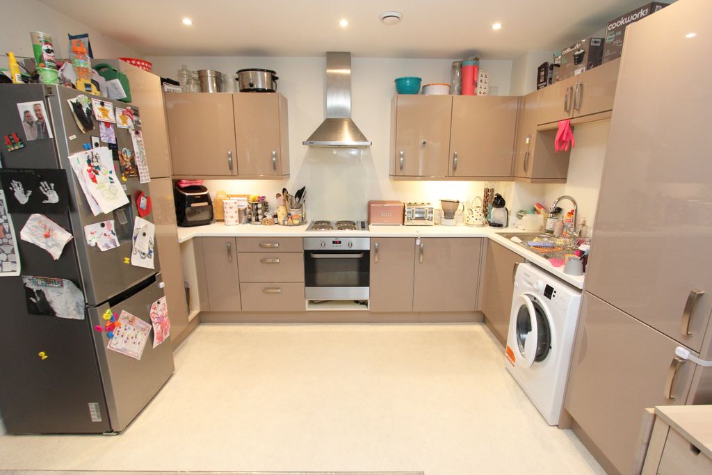 Property photo 3 of 11 Img_4872A