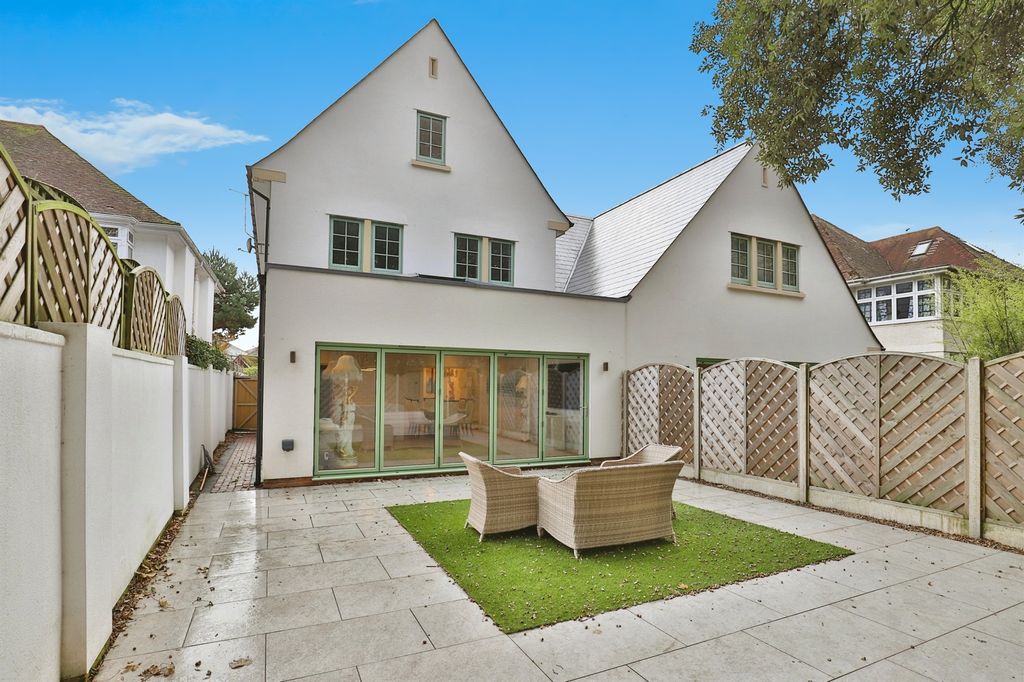 Property photo 3 of 17