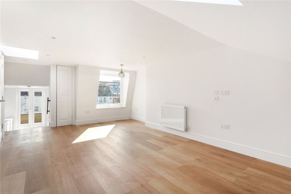 Property photo 2 of 13 Picture No. 12