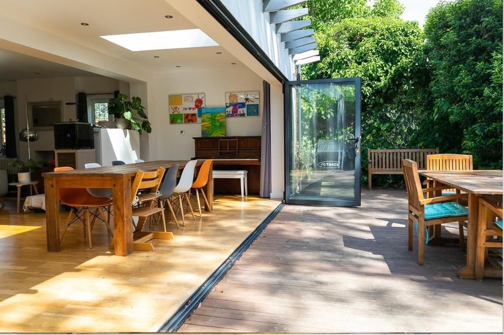 Property photo 2 of 11 Bifold