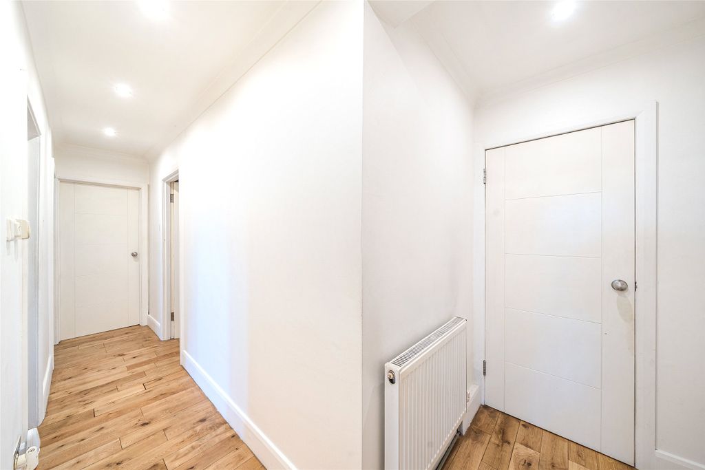 Property photo 3 of 8 Picture No. 11