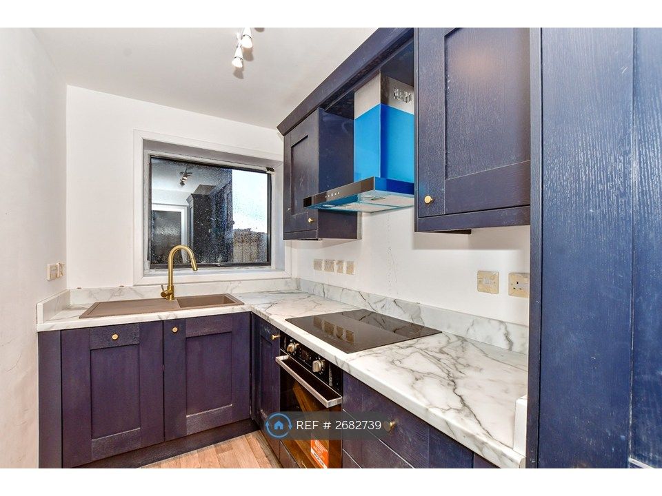 Property photo 3 of 7 Kitchen