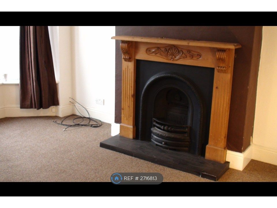 Property photo 2 of 19 Living Room Empty