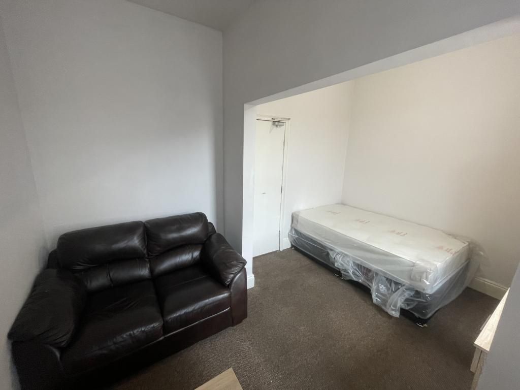 Property photo 1 of 8 Compact Bedroom With A Comfortable Dark Leather So...