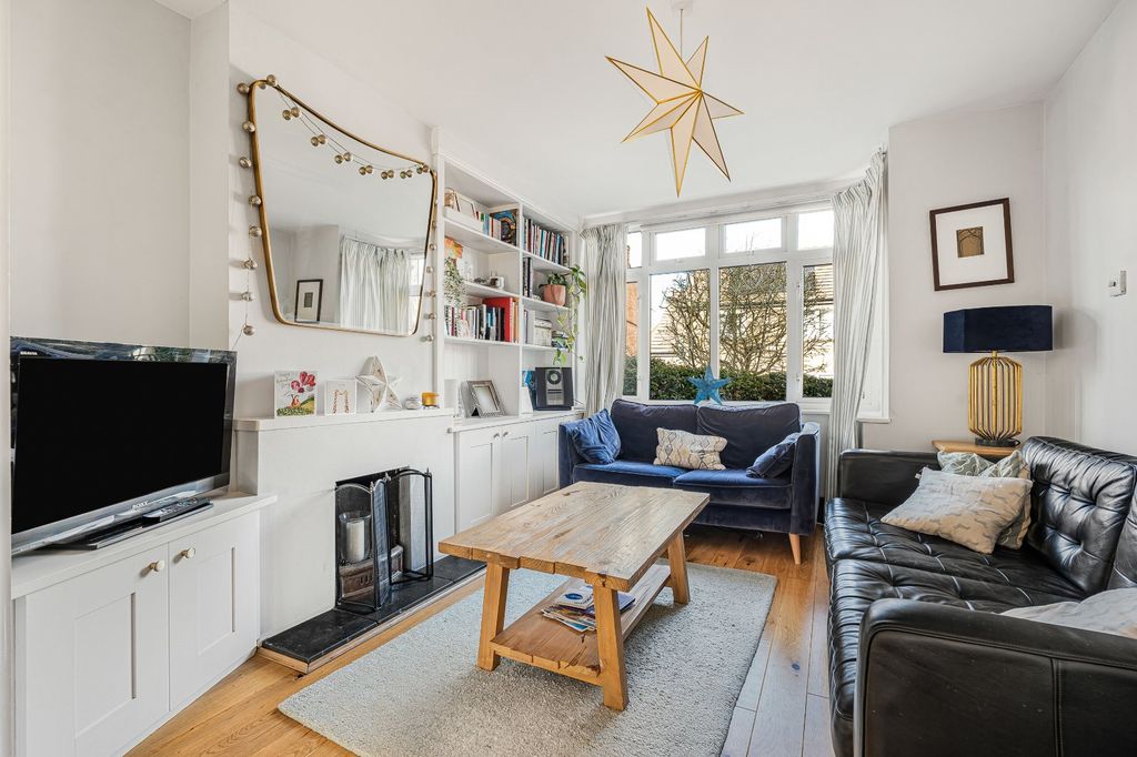 Property photo 2 of 18 Lounge