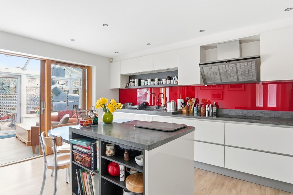 Property photo 2 of 22 Earlswoodavenue011