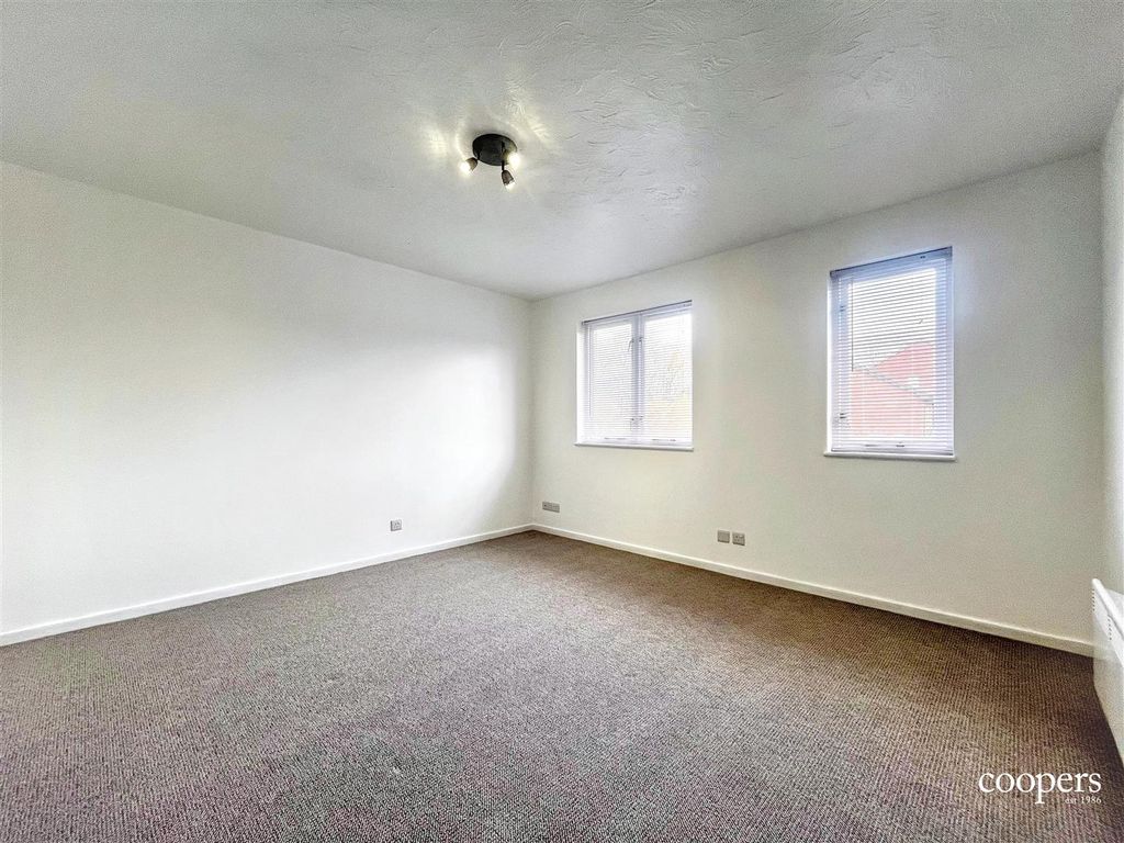 Property photo 3 of 8 Lounge 2 (4).Jpg