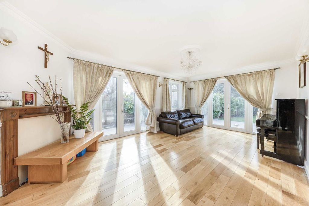 Property photo 2 of 11