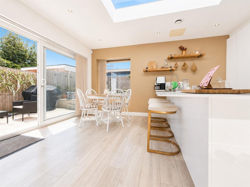 Property photo 3 of 15 CD109850-D58F-4189-8D84-5587Ecddeee1.Jpg