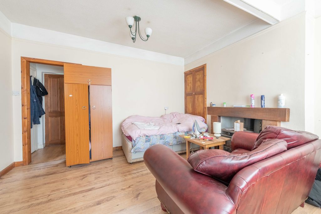 Property photo 2 of 22